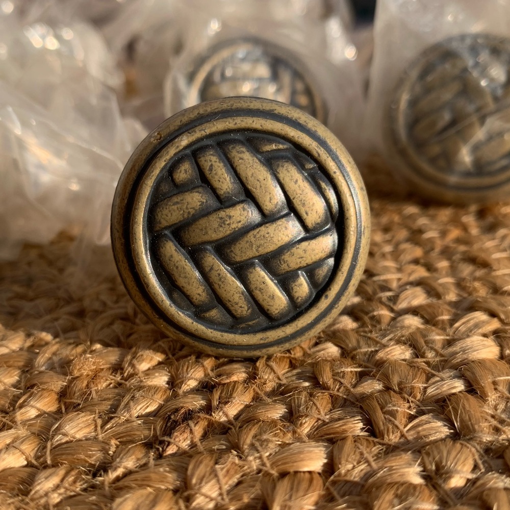 13 cabinet knobs - brushed light bronze